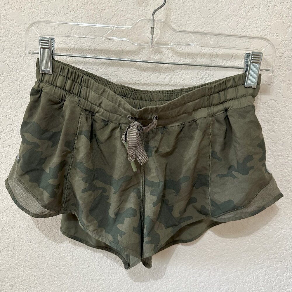 lululemon Hotty Hot Low-Rise Lined Short 2.5"